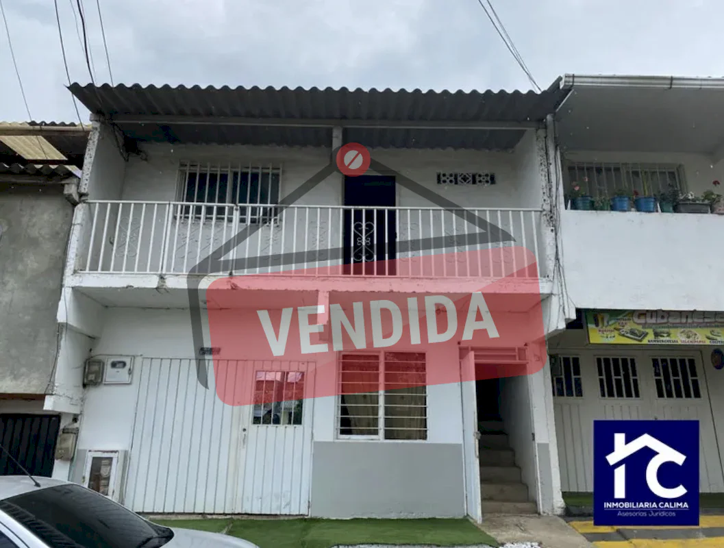 Casa de Dos Pisos con Entradas Independientes